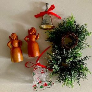 Lot of 6 Christmas decor items 2 angel candleholders, set of 2 wreaths, 2 bells